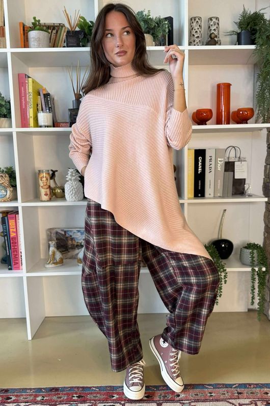 Bowie Asymmetric Turtle Neck Ribby Knit Shrimp /26 =